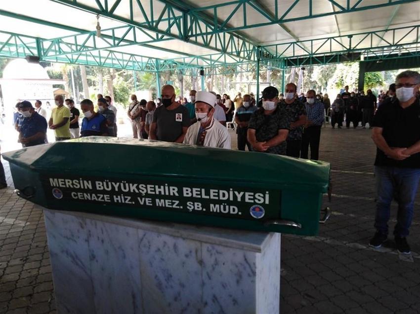 Vali yardımcısı, annesi ve kardeşini öldürdü! Cenazede gözyaşları sel oldu