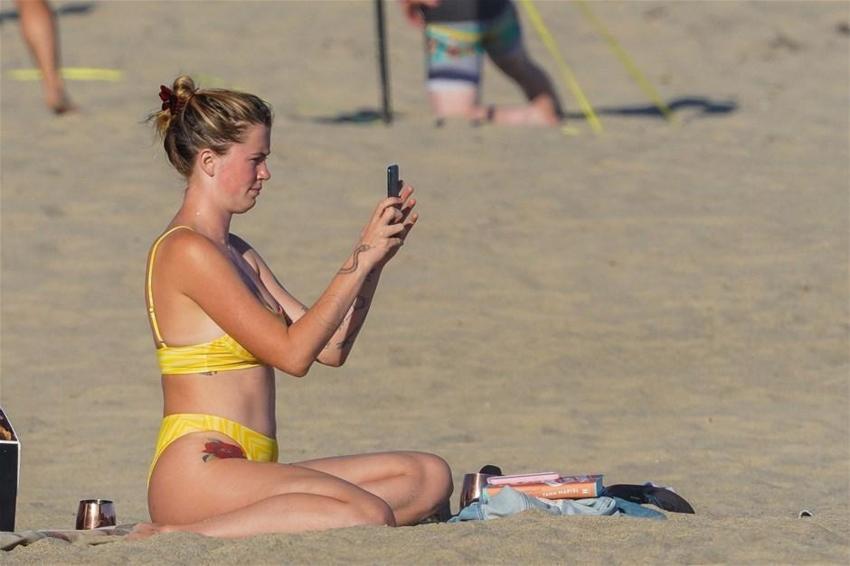 Ireland Baldwin sevgilisinin fotoğraflarını çekti