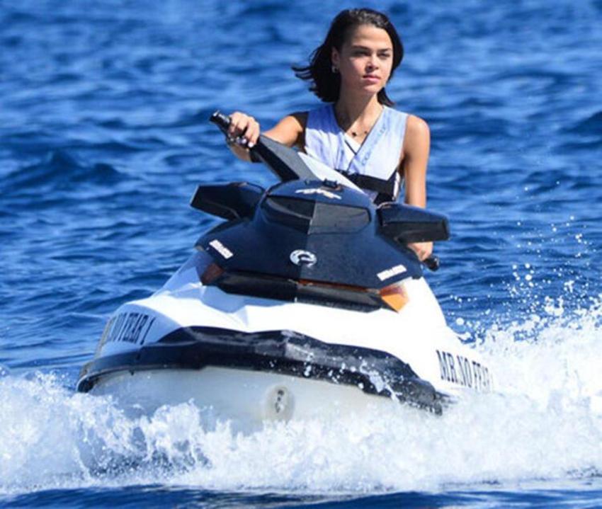 Aslıhan Karalar'dan jet-ski şov