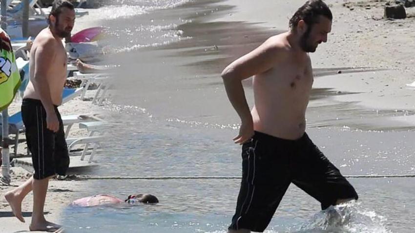Issız adam Halil Sezai plajda
