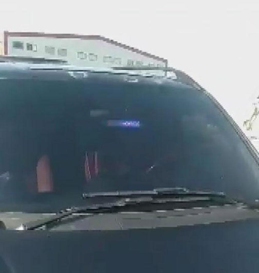 Çakarlı araçla yol kesip dehşeti yaşattı! 'Polise versen ne olacak'
