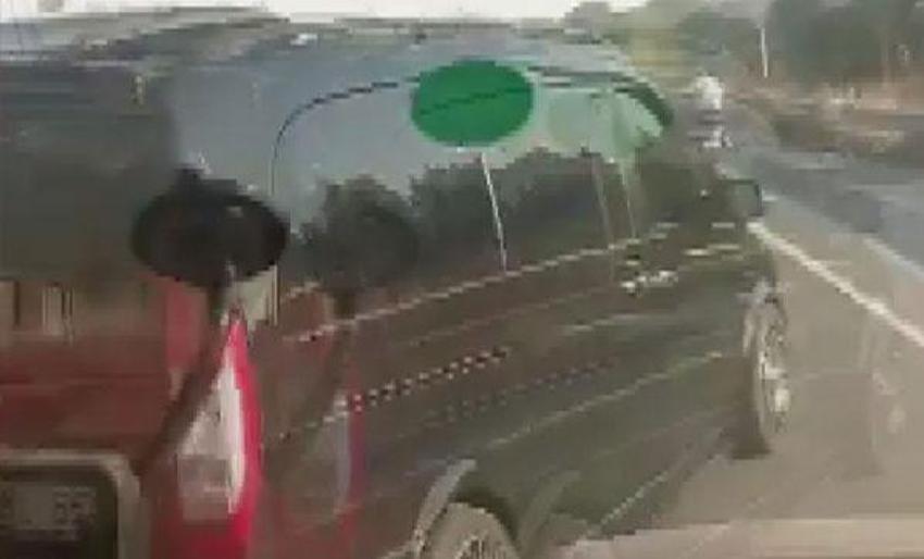 Çakarlı araçla yol kesip dehşeti yaşattı! 'Polise versen ne olacak'