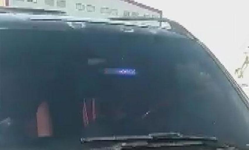 Çakarlı araçla yol kesip dehşeti yaşattı! 'Polise versen ne olacak'
