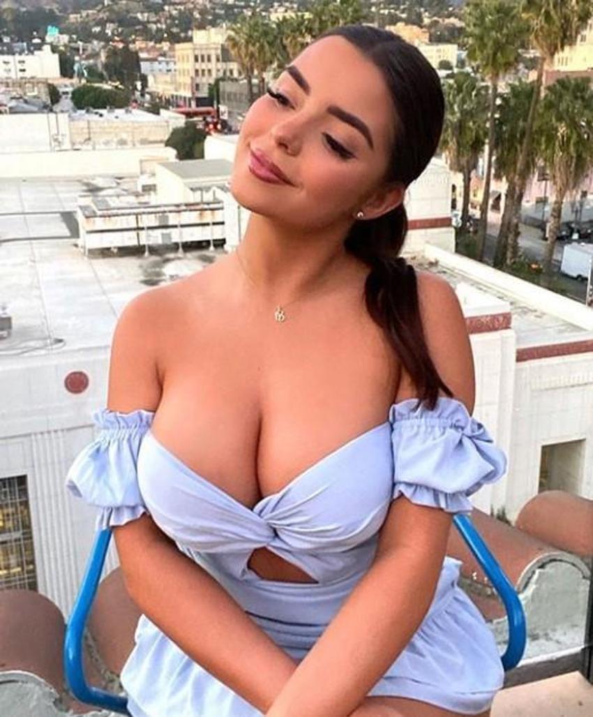Demi Rose'dan çıplak poz!