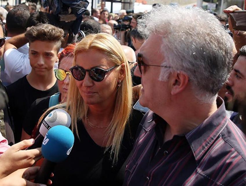 Pınar Altuğ, Vatan Şaşmaz'ı unutmadı!