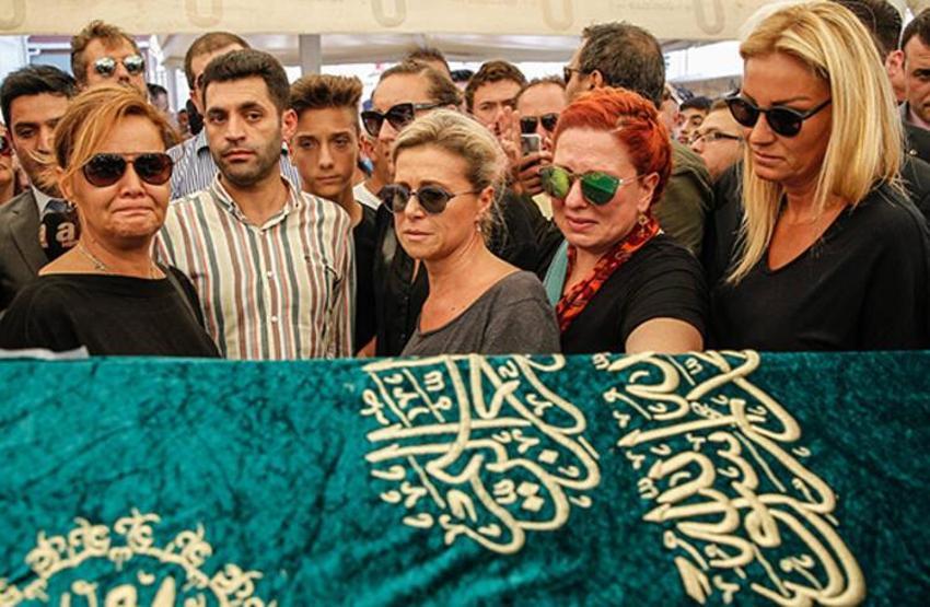 Pınar Altuğ, Vatan Şaşmaz'ı unutmadı!