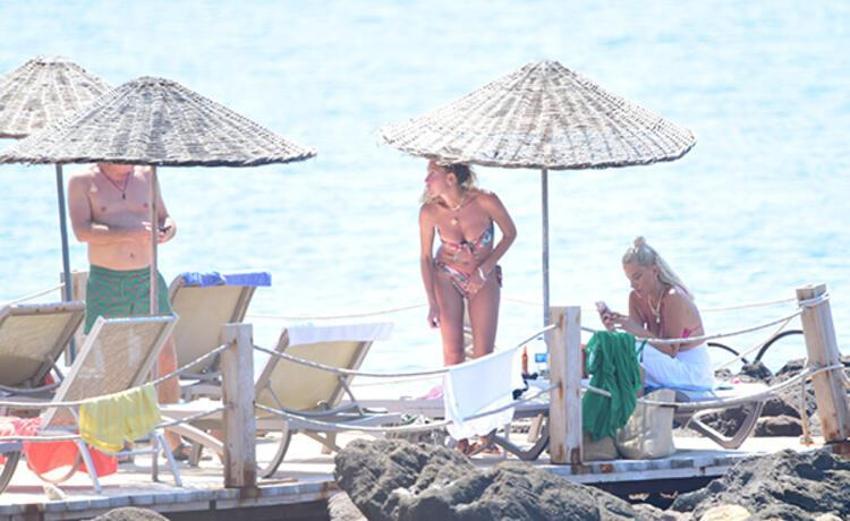 Gizem Özdilli kayalıklarda poz vermeye çalışırken...