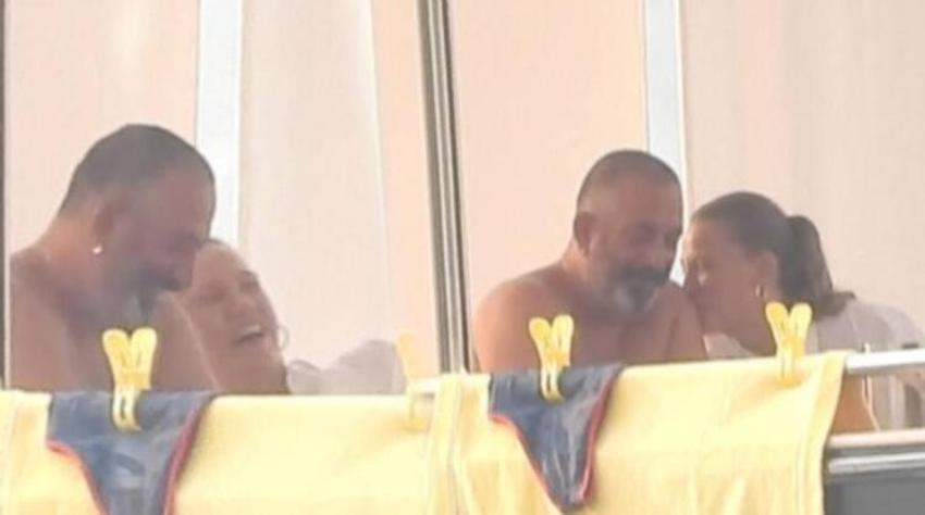 Cem Yılmaz, Serenay Sarıkaya'ın kapısında...