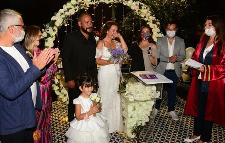 Seren Fosforoğlu nikah masasında gözyaşlarına boğuldu