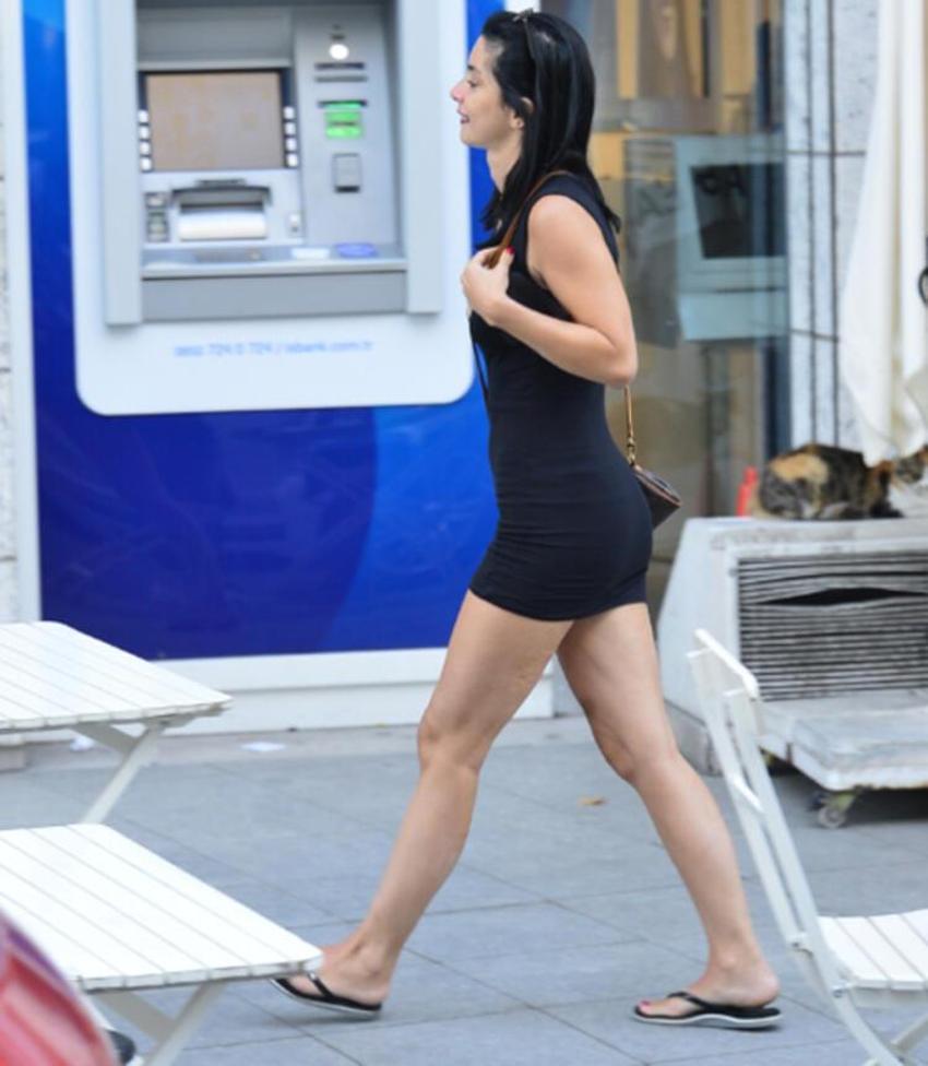 Merve Boluğur tarzıyla dikkat çekti