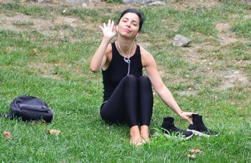 Merve Boluğur tarzıyla dikkat çekti