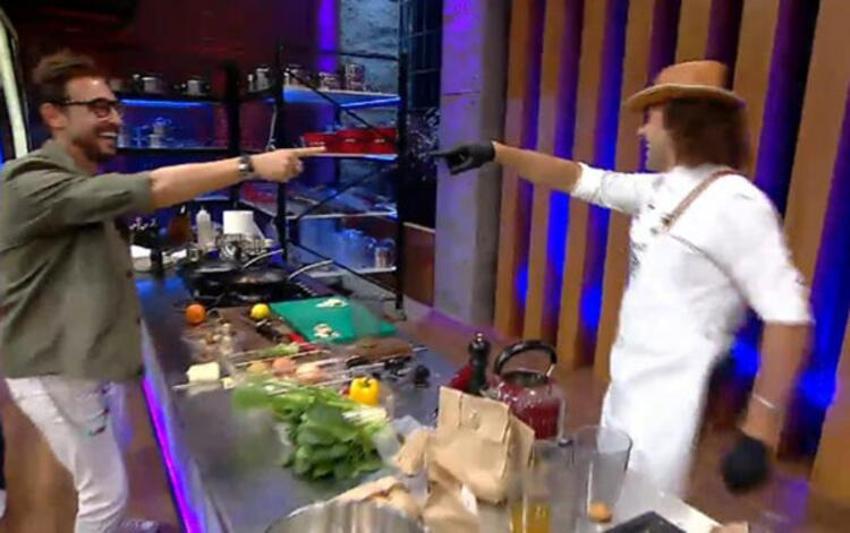 MasterChef Barbaros Yoloğlu yeni tarzıyla şaşırttı