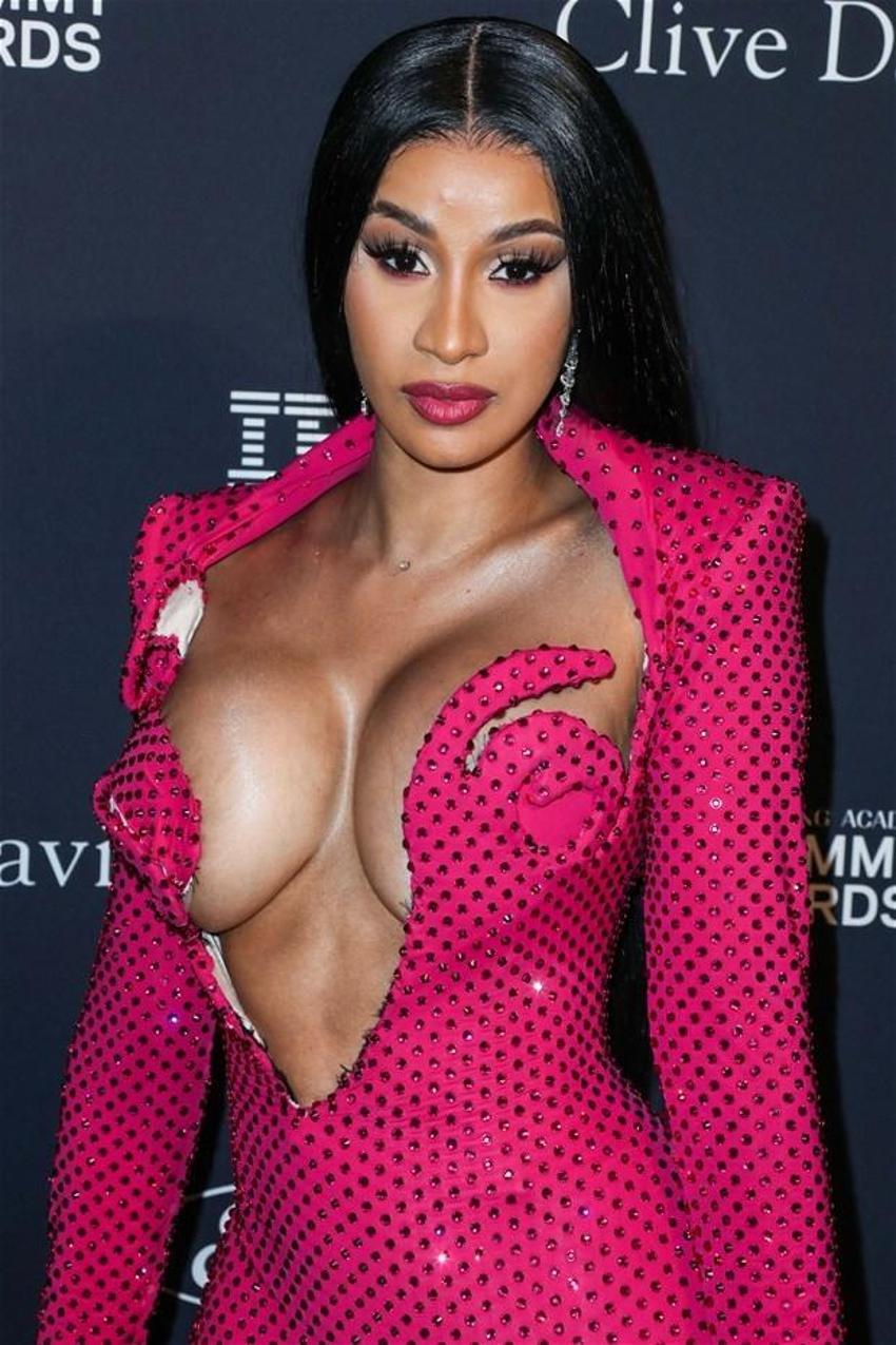 Cardi B. çıplak fotoğrafını paylaştı! 'Suçlu kimse değil...'