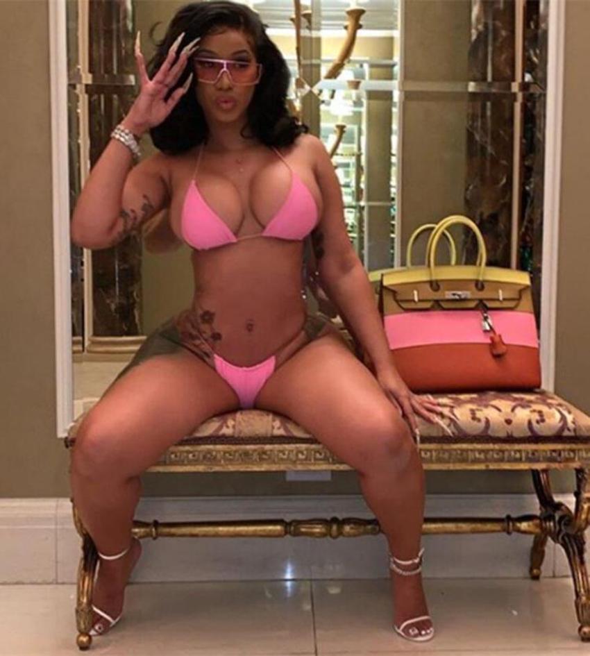 Cardi B. çıplak fotoğrafını paylaştı! 'Suçlu kimse değil...'