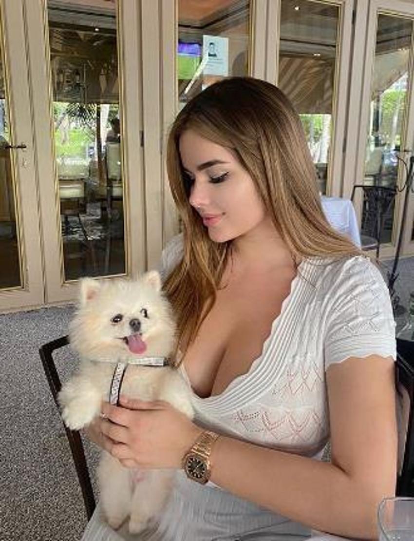Anastasia Kvitko yine bildiğiniz gibi! Yatak pozu...