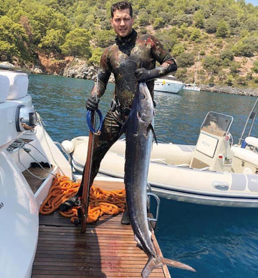 Kıvanç Tatlıtuğ ve Çağatay Ulusoy balık tutmaya Bodrum'a gitti