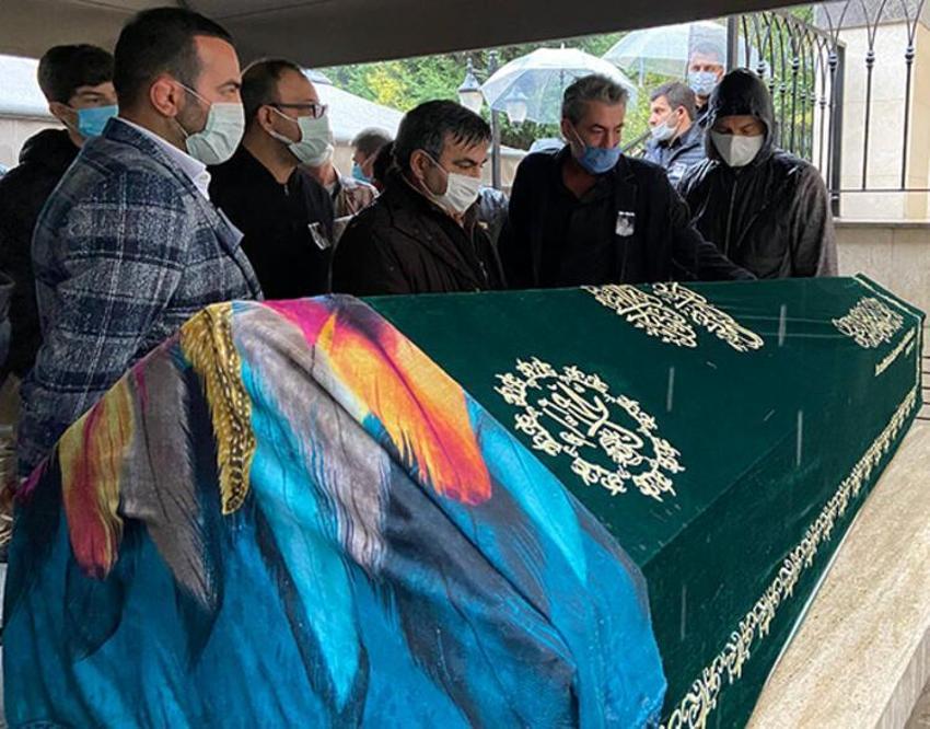 Erkan Petekkaya'nın annesi son yolculuğuna uğurlandı
