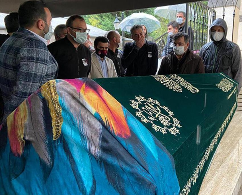 Erkan Petekkaya'nın annesi son yolculuğuna uğurlandı
