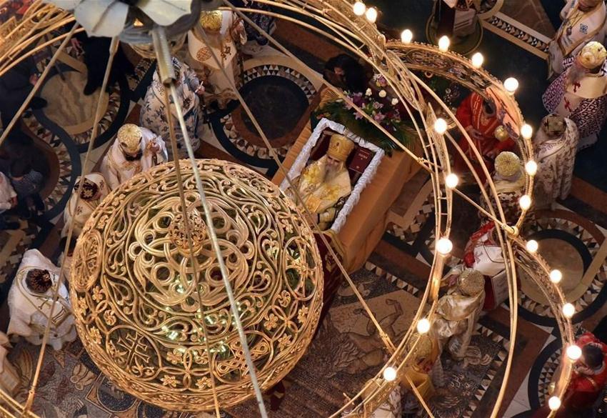 Koronavirüsten ölen Piskopos Amfilohije'nin naaşını öpmüşlerdi! Dünyayı sarsan görüntüler sonrası 'korona' şoku