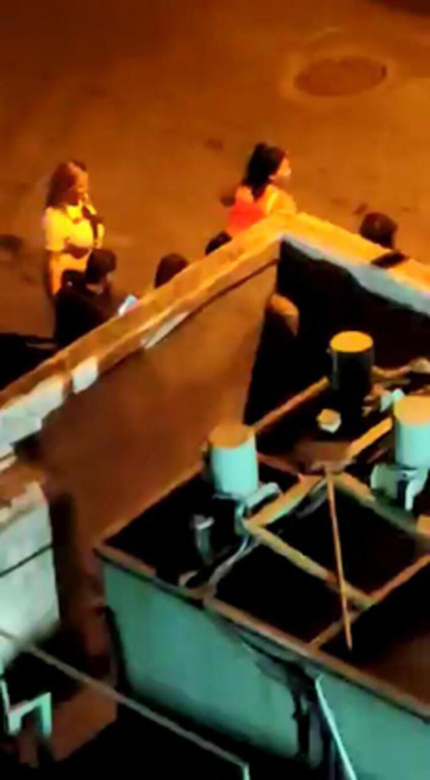 Dans edip mahallenin ortasında fuhuş pazarlığı yaptılar