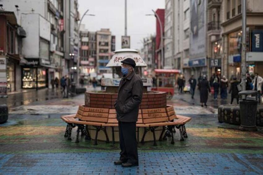 Koronavirüs yasakları peş peşe geldi! İstanbul ve Ankara'da 65 yaş üstü için sokağa çıkma kısıtlaması...