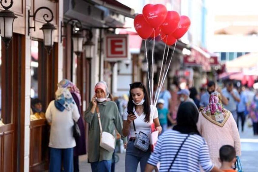 Koronavirüs yasakları peş peşe geldi! İstanbul ve Ankara'da 65 yaş üstü için sokağa çıkma kısıtlaması...