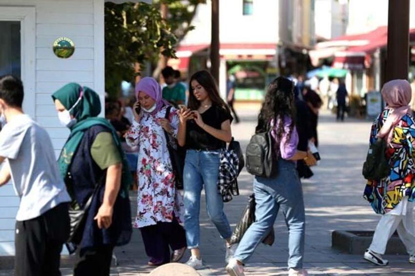 Koronavirüs yasakları peş peşe geldi! İstanbul ve Ankara'da 65 yaş üstü için sokağa çıkma kısıtlaması...