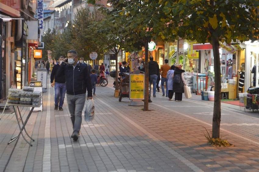 Koronavirüs yasakları peş peşe geldi! İstanbul ve Ankara'da 65 yaş üstü için sokağa çıkma kısıtlaması...