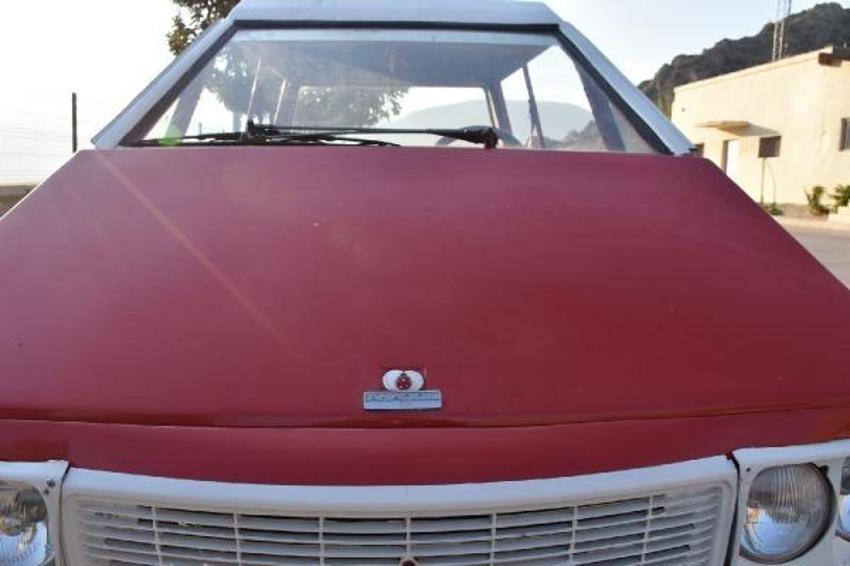1975 model otomobilini satışa çıkardı! Gören şok oluyor...