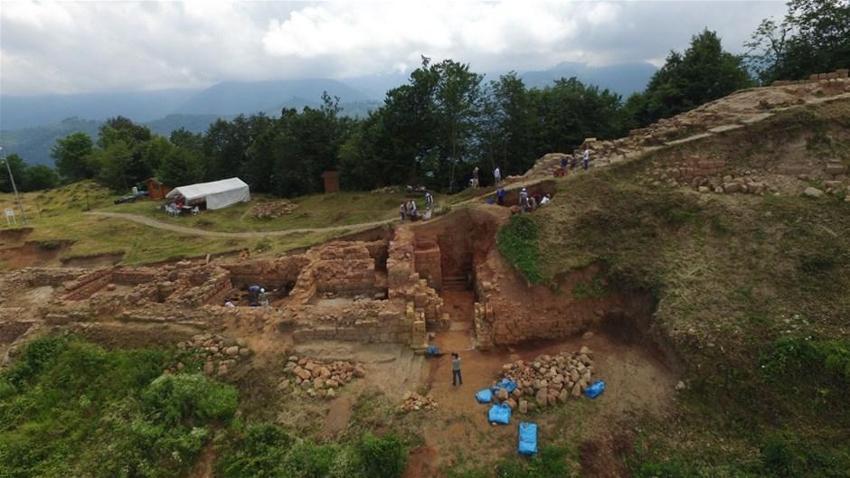 Ordu Kurul Kalesi'nde 2 bin 100 yıllık büst ve masklar bulundu