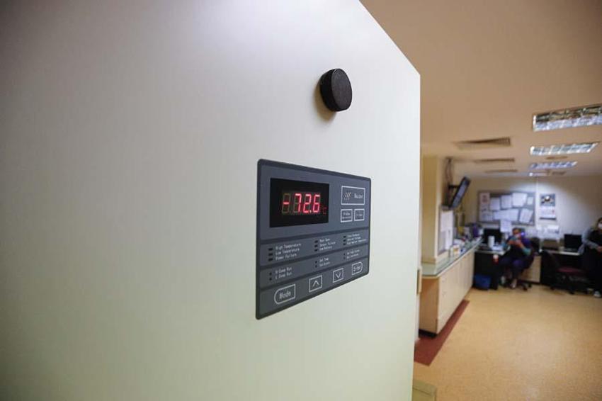 Türk profesör Uğur Şahin'in korona aşısı böyle saklanıyor! İlk kez görüntülendi...