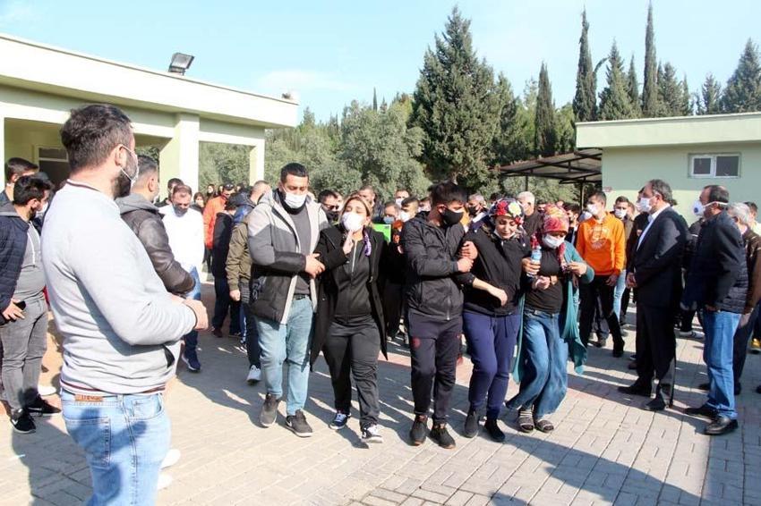 Adana'yı yasa boğan ölüm! Gözyaşları arasında toprağa verildi