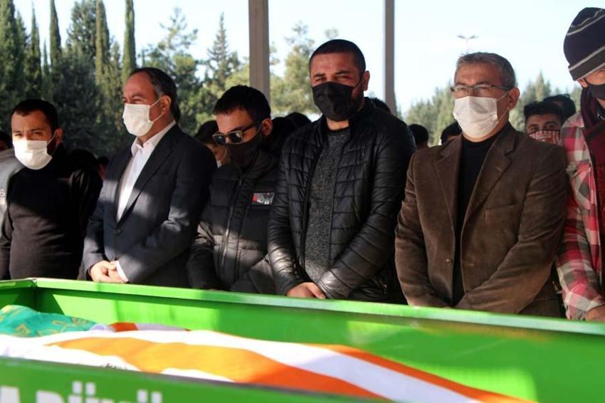 Adana'yı yasa boğan ölüm! Gözyaşları arasında toprağa verildi