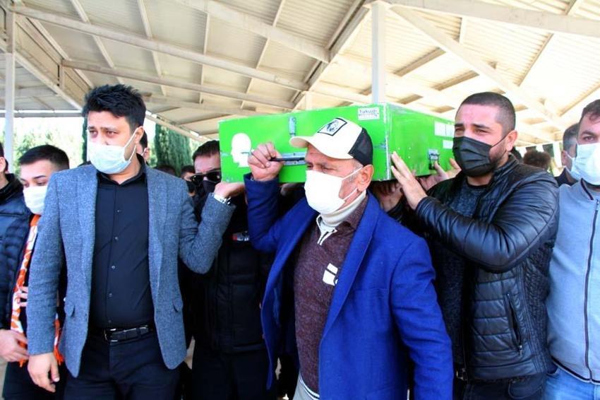 Adana'yı yasa boğan ölüm! Gözyaşları arasında toprağa verildi
