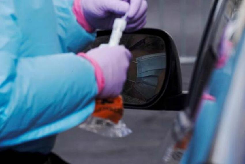 Koronavirüste rezalet patladı! Swinger partisine yüzlerce kişi katıldı, ülke alarma geçti...