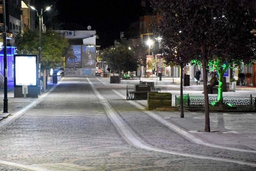 Hafta içi ve hafta sonu sokağa çıkma yasağı! Flaş açıklama geldi...