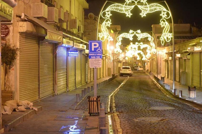 Hafta içi ve hafta sonu sokağa çıkma yasağı! Flaş açıklama geldi...