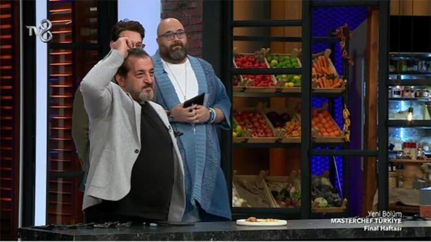 Masterchef'te bir kaşık daha atıldı! Emir'den sonra...