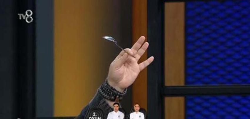 Masterchef'te bir kaşık daha atıldı! Emir'den sonra...