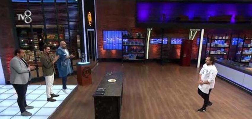 Masterchef'te bir kaşık daha atıldı! Emir'den sonra...
