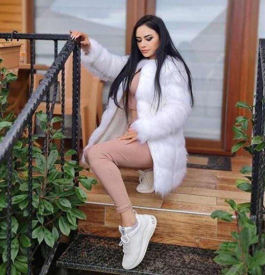 Fenomen gelin adayı Naz Mila'nın iç çamaşırlı pozları yine olay oldu!
