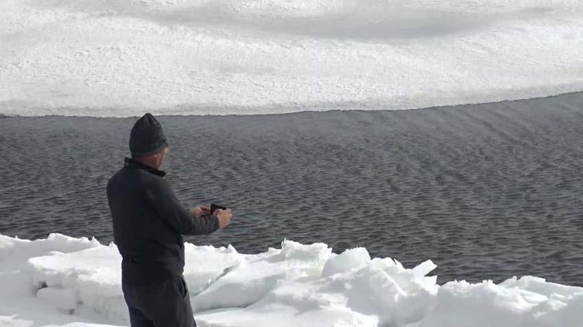 Çıldır Gölü'nde iki farklı manzara! Görenler hayrete düştü...