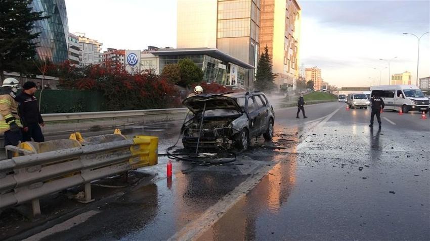 İstanbul'un göbeğinde korkutan olay! Cayır cayır yandı