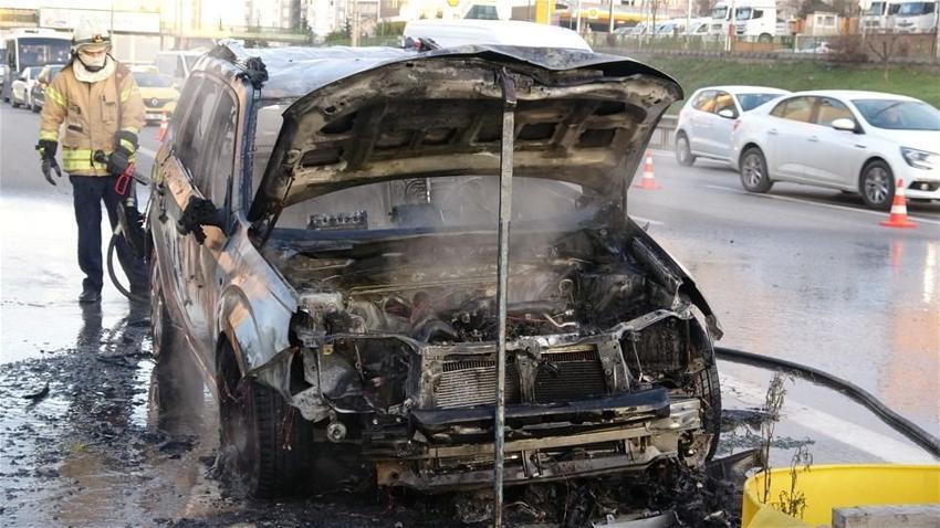 İstanbul'un göbeğinde korkutan olay! Cayır cayır yandı