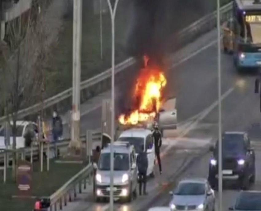 İstanbul'un göbeğinde korkutan olay! Cayır cayır yandı