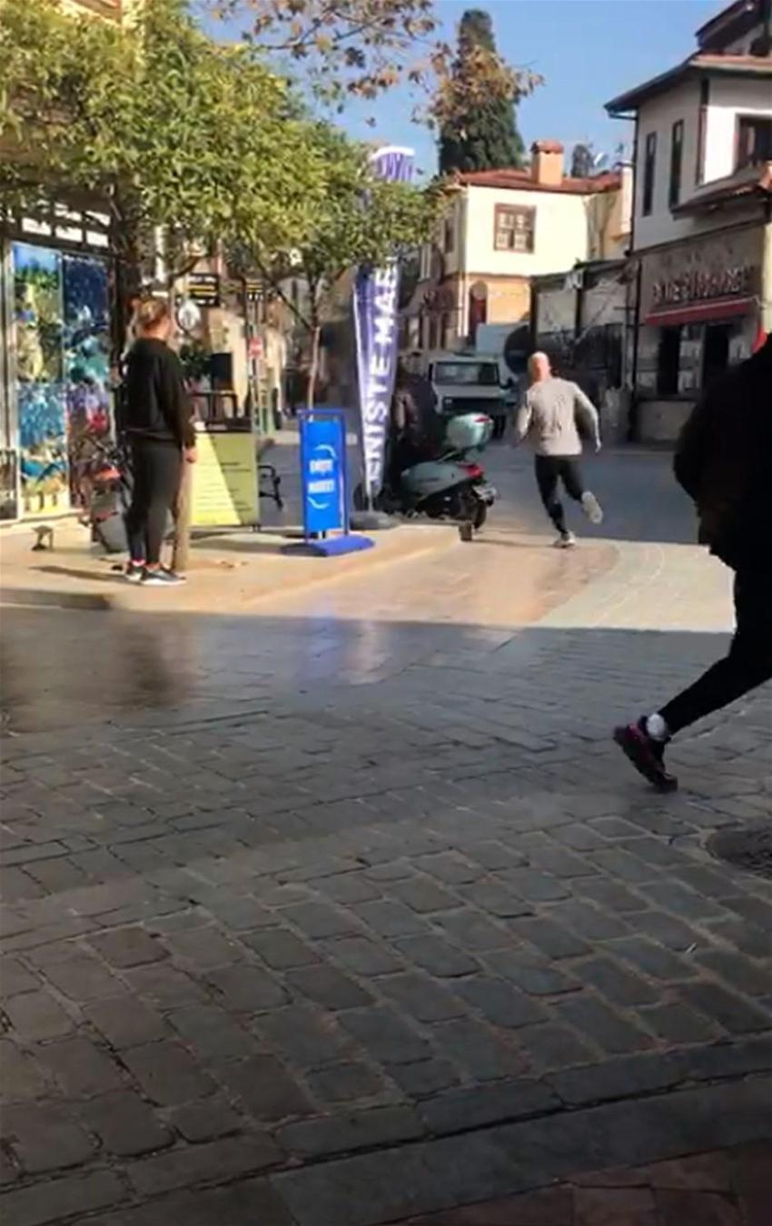 Jason Statham Antalya'da! Kurşun geçirmez camlı villada kalıyor