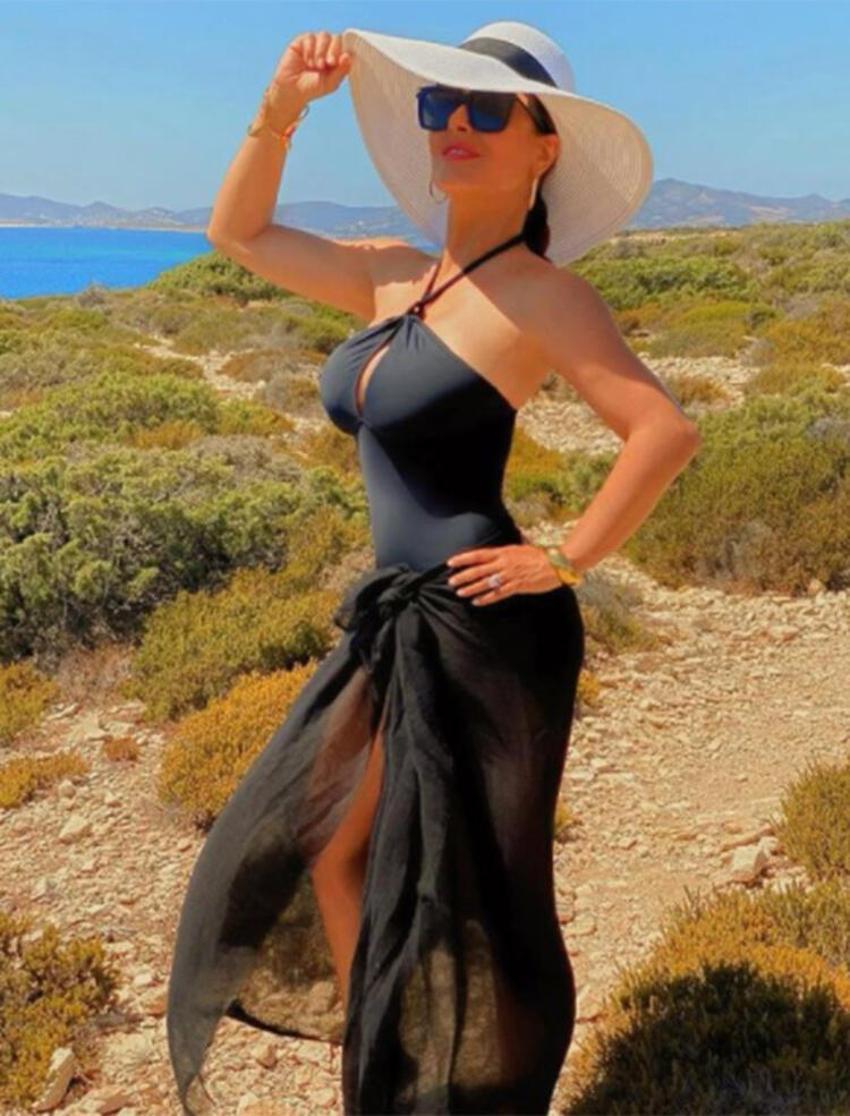 Salma Hayek'ten bikinili paylaşım açıklaması: Fotoğraflarım tükenmek üzere!