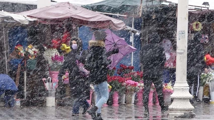 Meteoroloji'den İstanbul için peş peşe kar uyarısı! Tulpar yola çıktı...