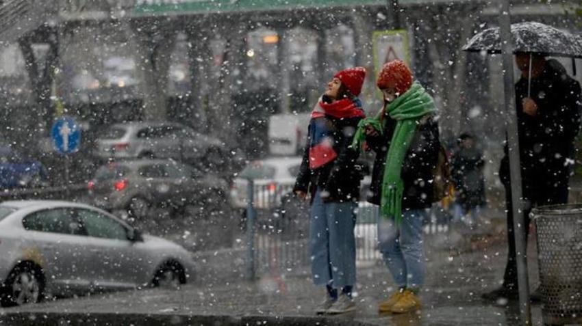 Meteoroloji'den İstanbul için peş peşe kar uyarısı! Tulpar yola çıktı...
