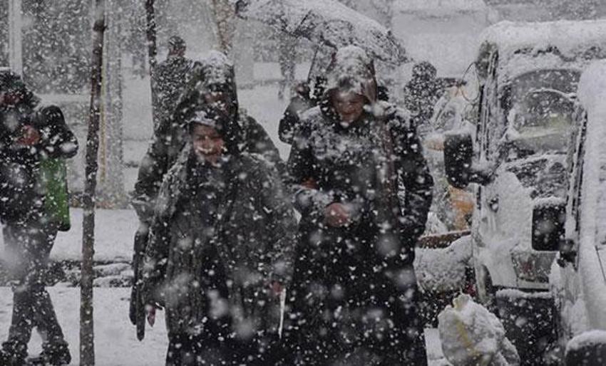 Meteoroloji'den İstanbul için peş peşe kar uyarısı! Tulpar yola çıktı...